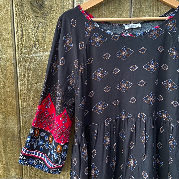 Folksy Black and Red Floral Paisley Shift Mini Dress 🌿 - Picture 3 of 10
